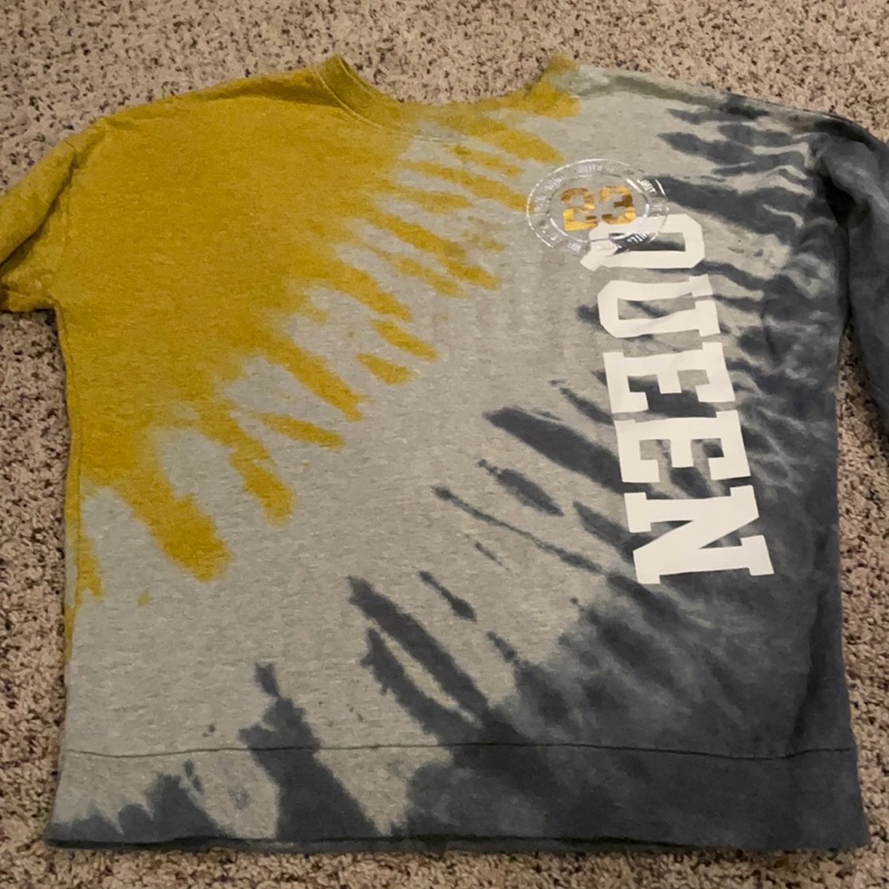 VS Pink limited edition sweatshirt